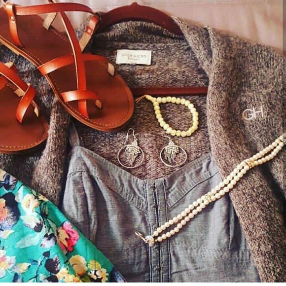 ✨Meet your Posher, Cristina✨ - Picture 2 of 6